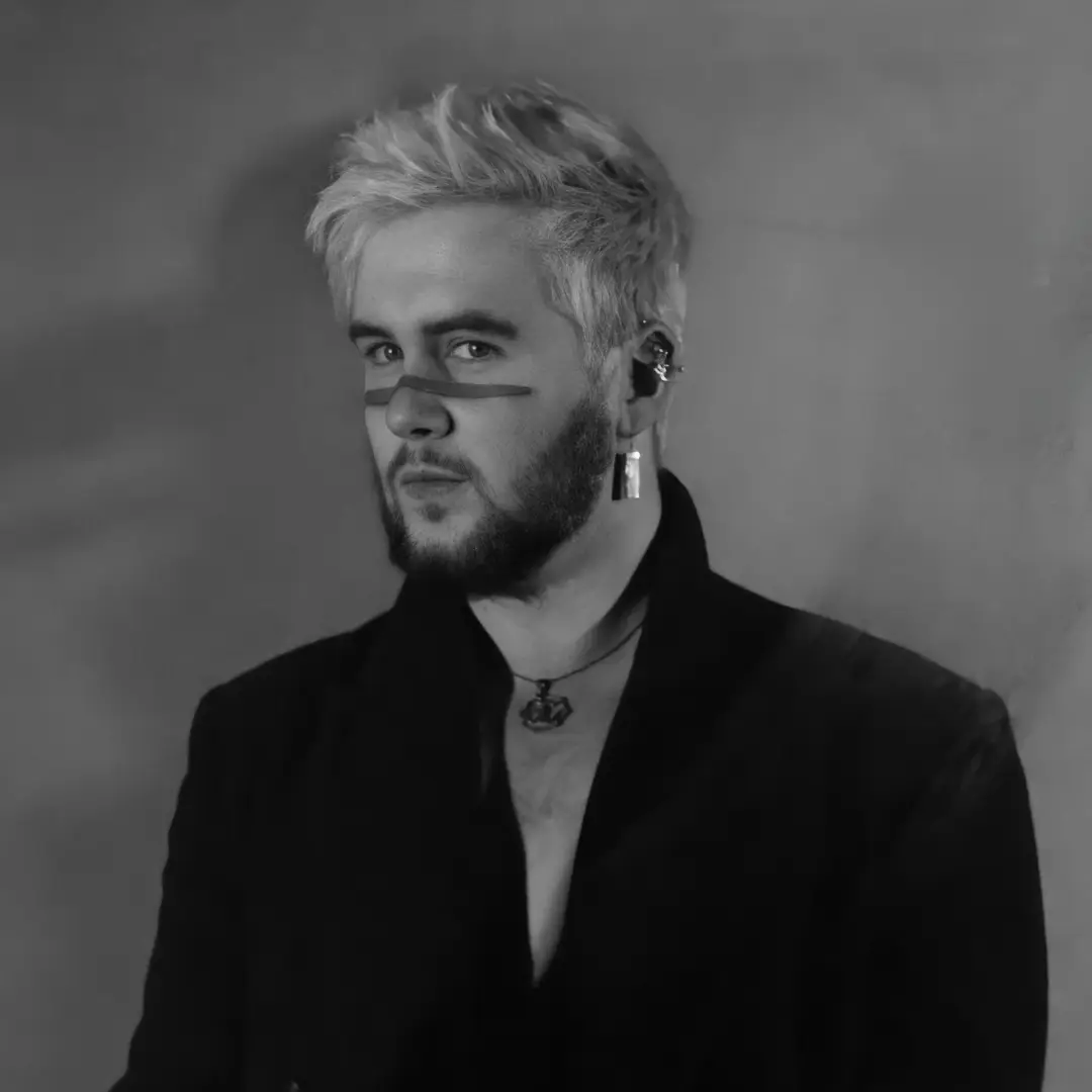 Leaturer JT Leon